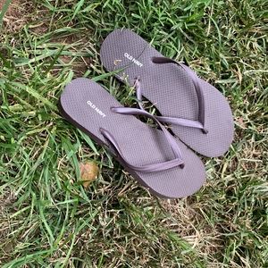 Old Navy flipflops